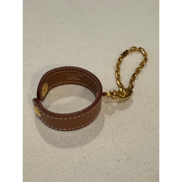 NEW 🔥HERMES Leather Glove Holder w/ Box
Made in France - Picture 6 of 9